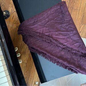 LOUIS VUITTON Purple Monogram shawl